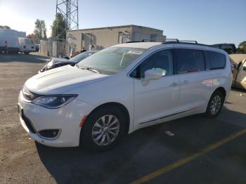  Salvage Chrysler Pacifica