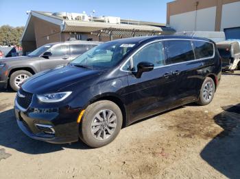  Salvage Chrysler Pacifica