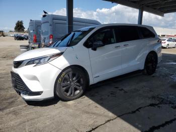  Salvage Toyota Sienna