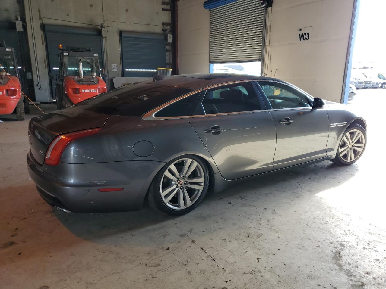 Jaguar XJ Portfolio Image 10