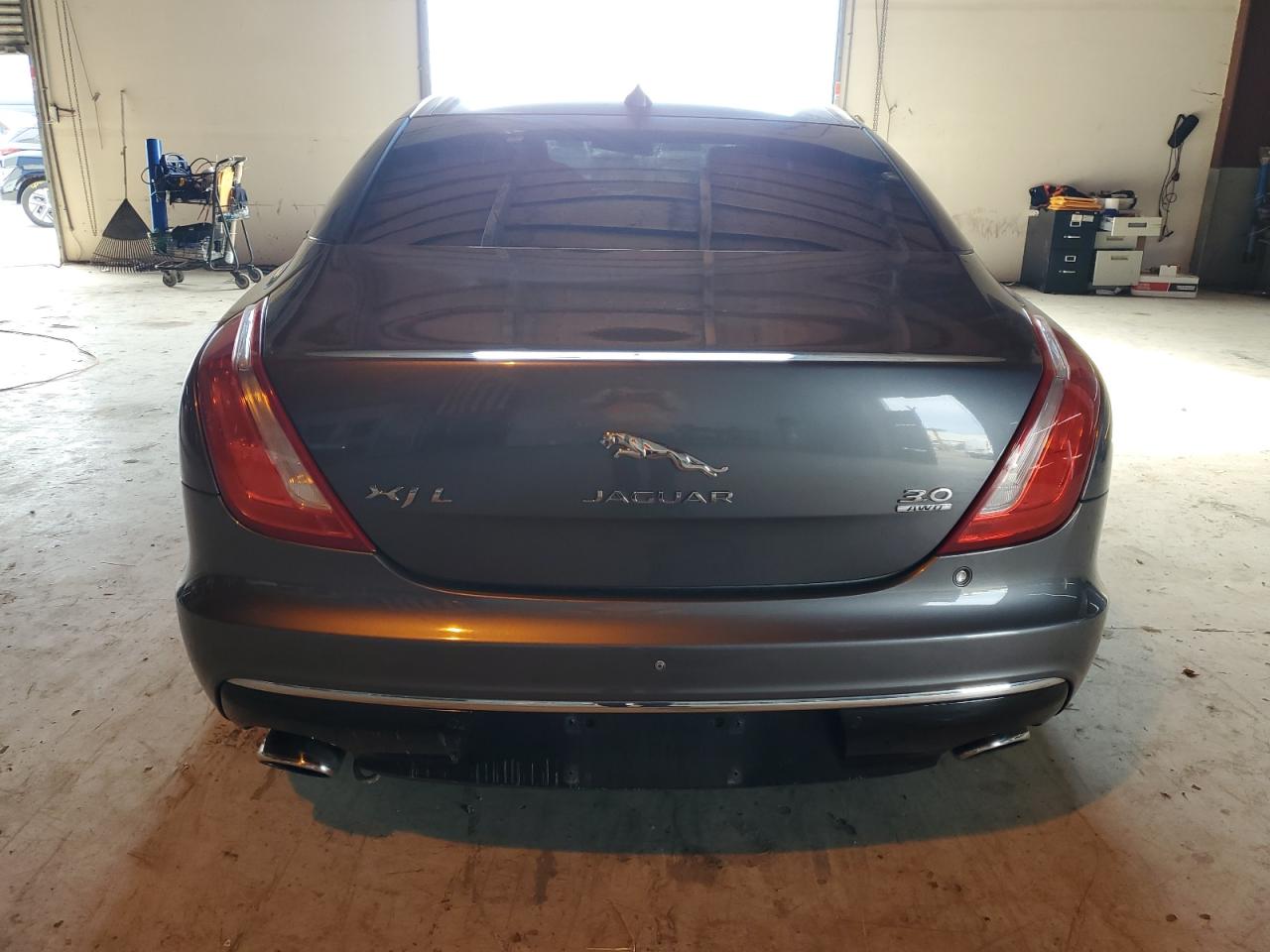 Jaguar XJ Portfolio Image 7