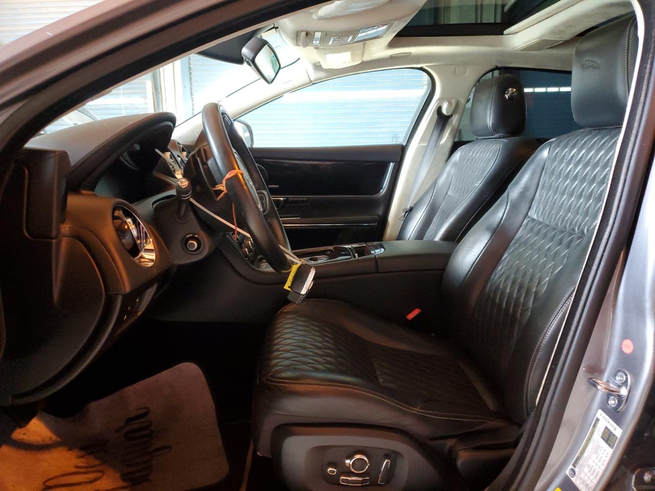 Jaguar XJ Portfolio Image 5