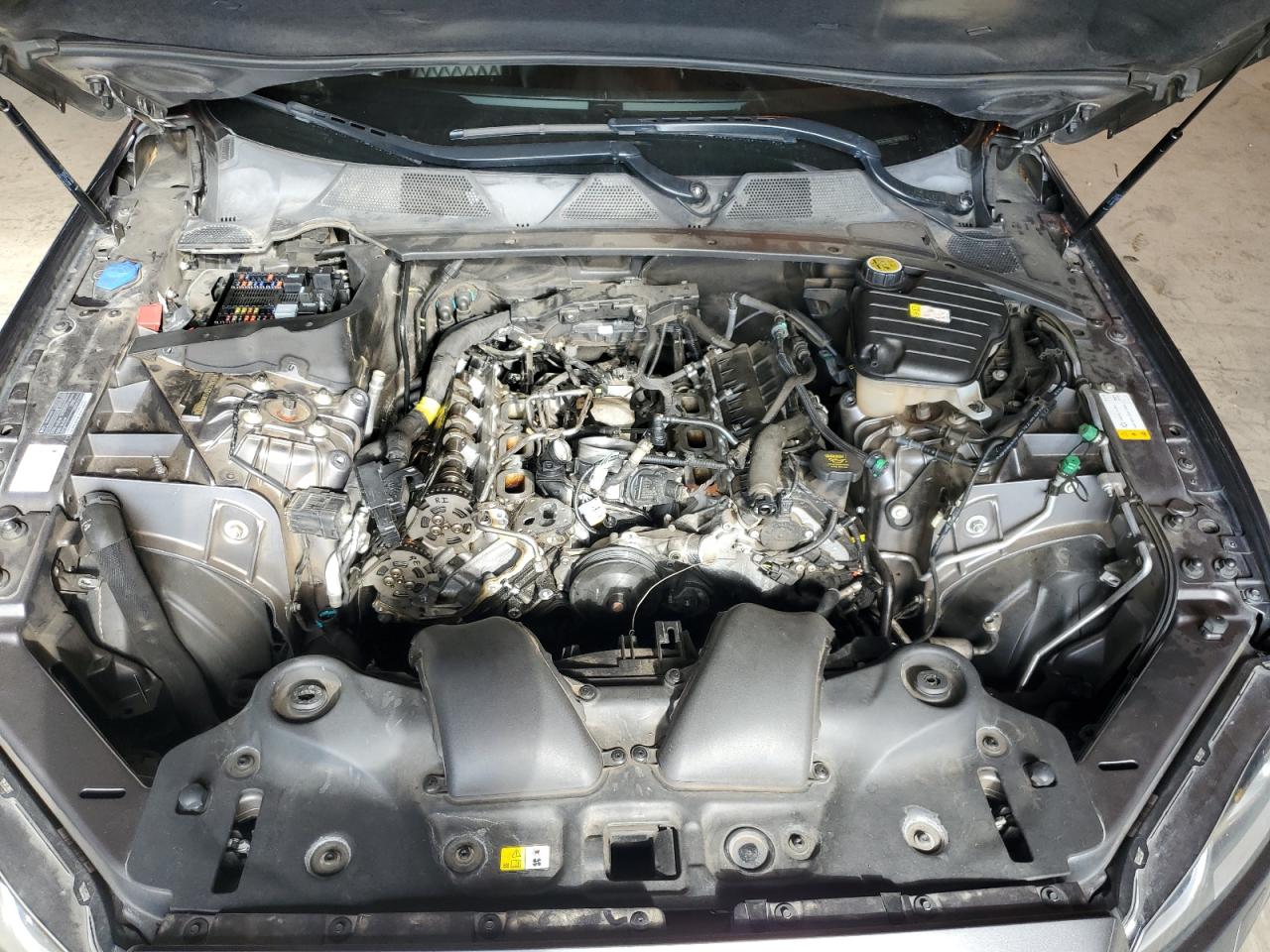 Jaguar XJ Portfolio Image 4