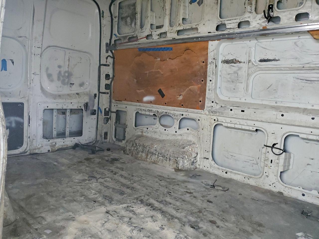 Nissan Nv 2500 Image 6