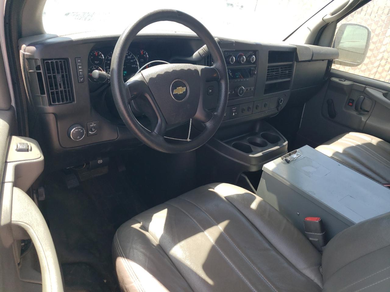 Chevrolet Express Image 3