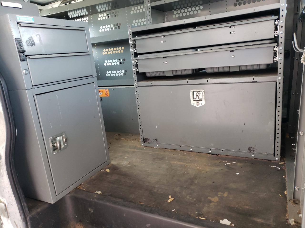 Chevrolet Express Image 10