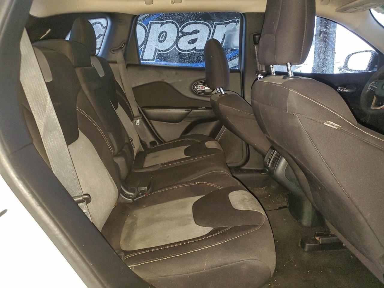 Jeep Grand Cherokee Sport Image 9