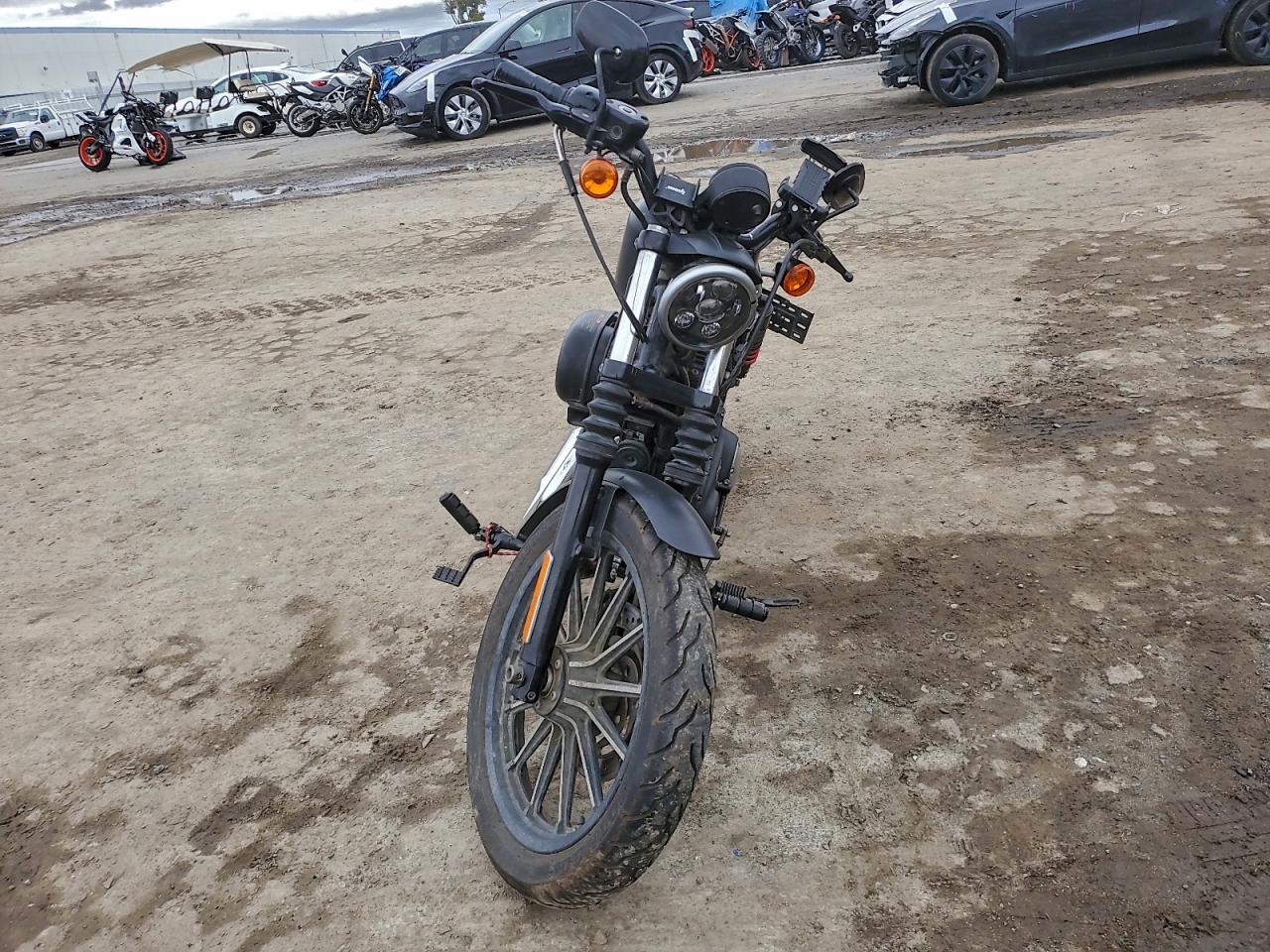 Harley-Davidson Xl Iron 883 Image 6