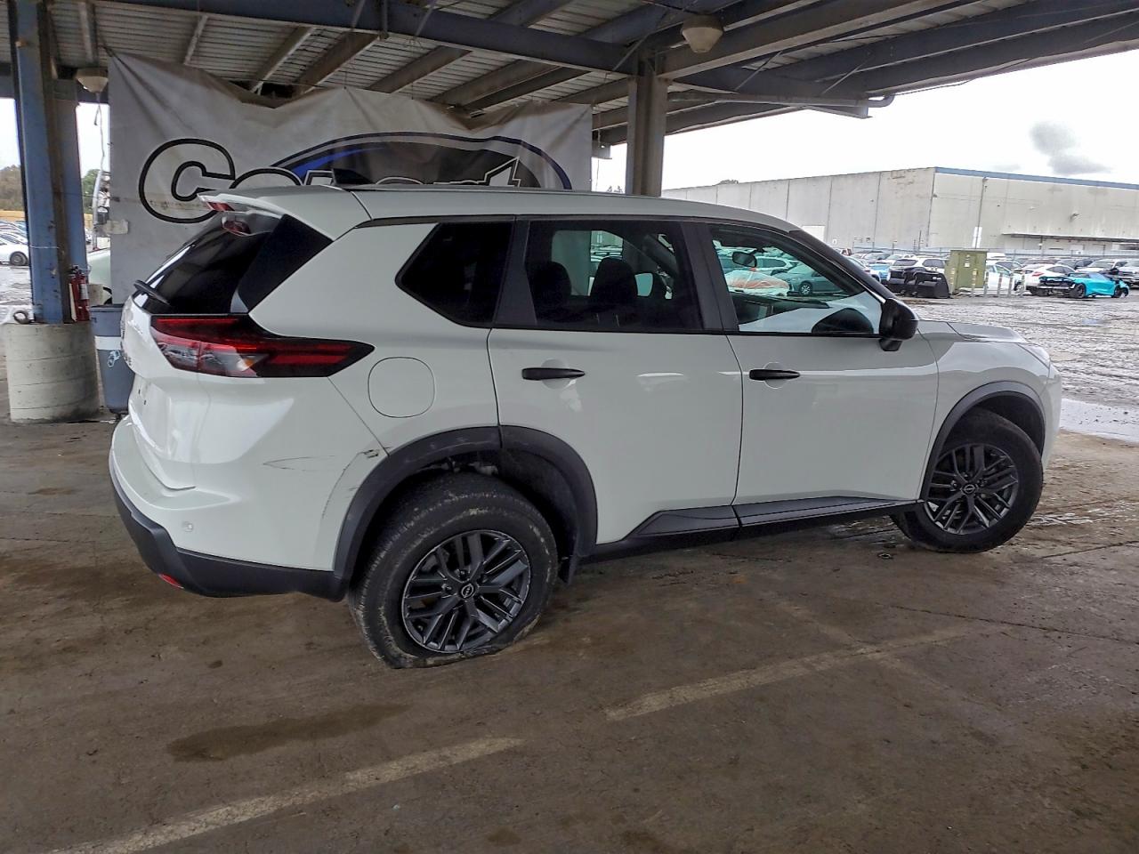 Nissan Rogue S Image 3