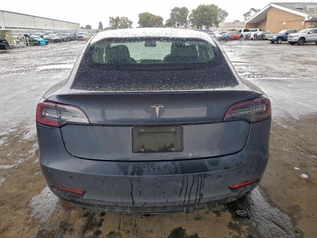 Tesla Model 3 Image 5