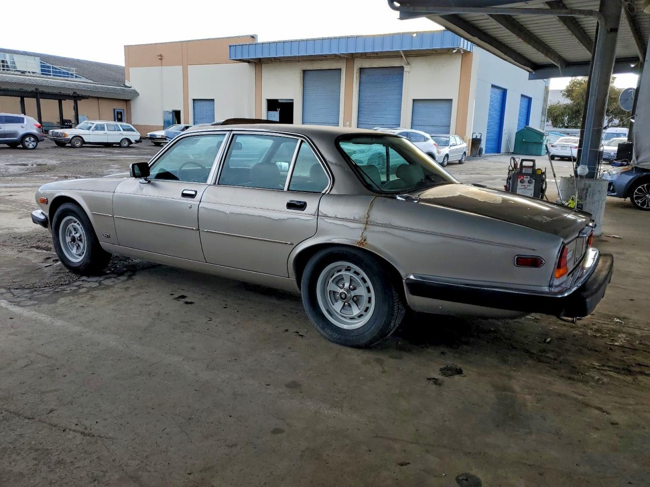 Jaguar Xj6 Vanden Plas Image 2